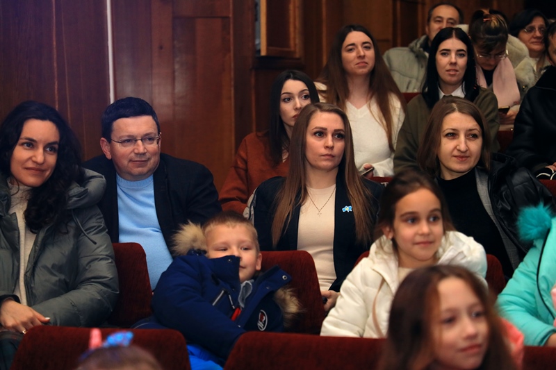 І діти, і дорослі поринули в казку...